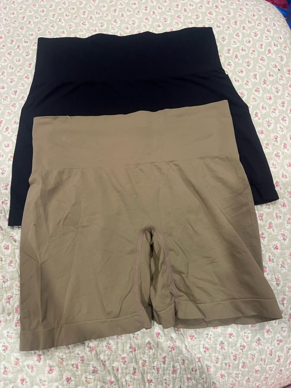 Seamless High-Waist Shaping Shorts - Black & Taupe